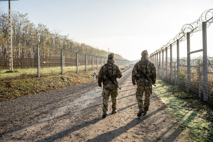 Idén több mint 39 ezer migránst fogtak el vagy fordítottak vissza a magyar határon