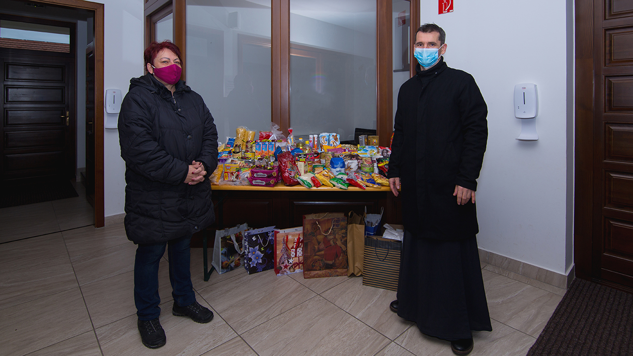 Nevelőcsaládok számára gyűjtenek tartós élelmiszert Nyíregyházán