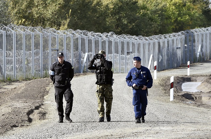 Csaknem háromszáz határsértővel szemben intézkedtek a rendőrök a hétvégén