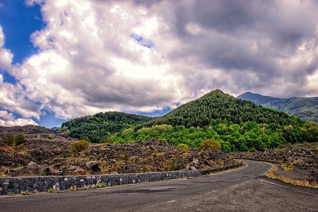 Kitört az Etna, lezárták a szicíliai Catania repülőterét