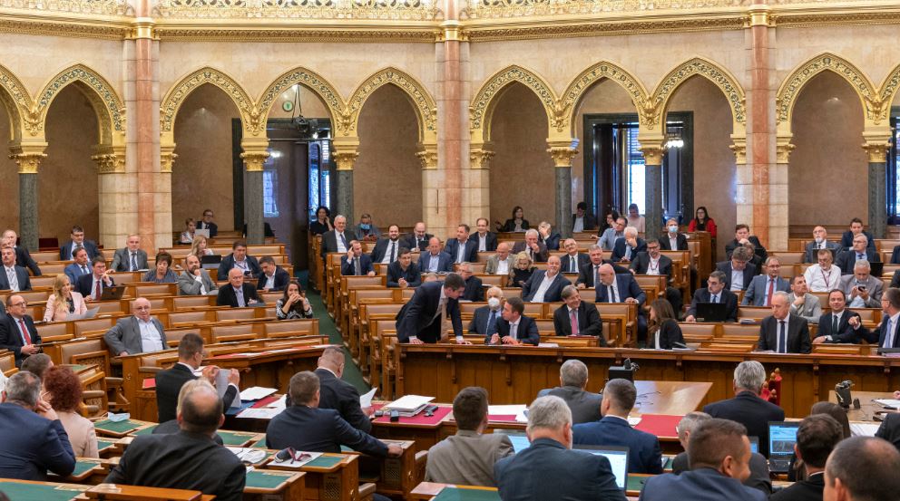 A veszélyhelyzet meghosszabbításáról dönt a parlament