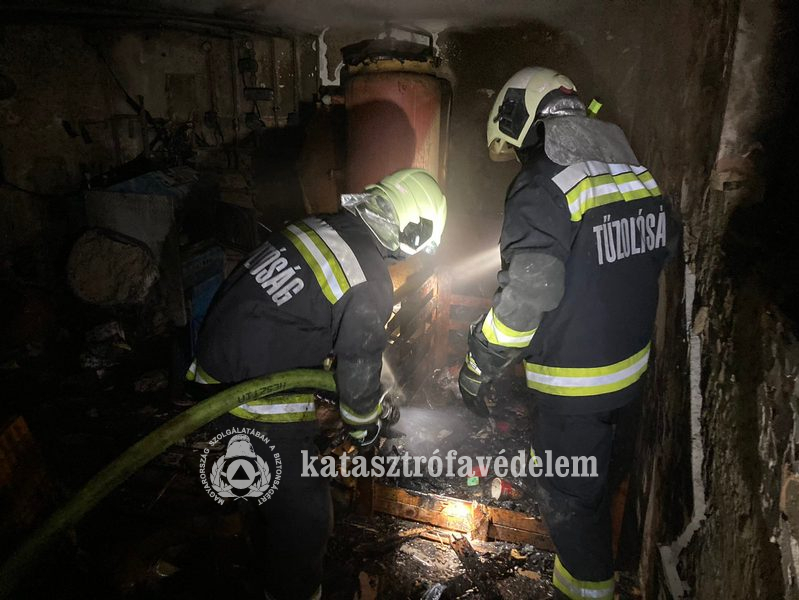 Lakóház pincéjében keletkezett tűz Nyíregyházán