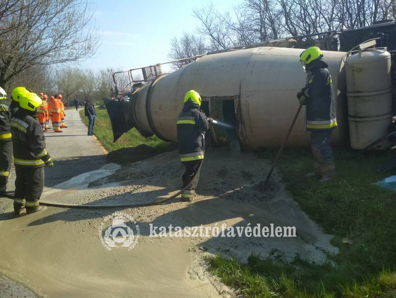 Felborult egy betonkeverő szerdán