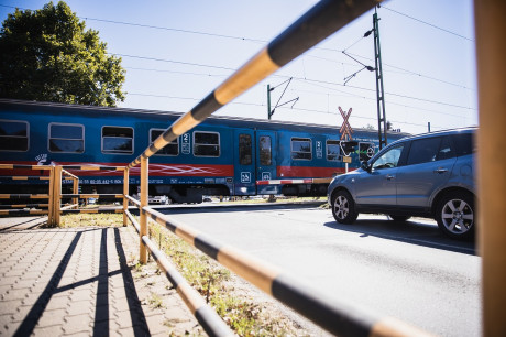 A vasúti átjárós balesetek legfőbb oka a figyelmetlenség