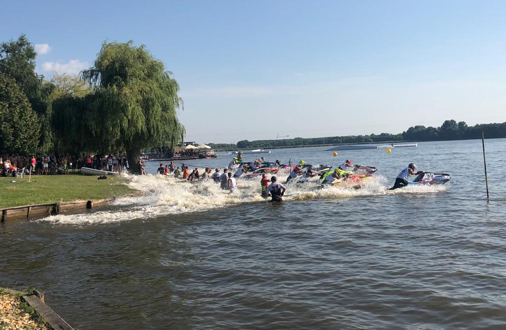 A magyar válogatott nyerte a nemzetek versenyét a leveleki jet-ski Eb-n és a junior vb-n is