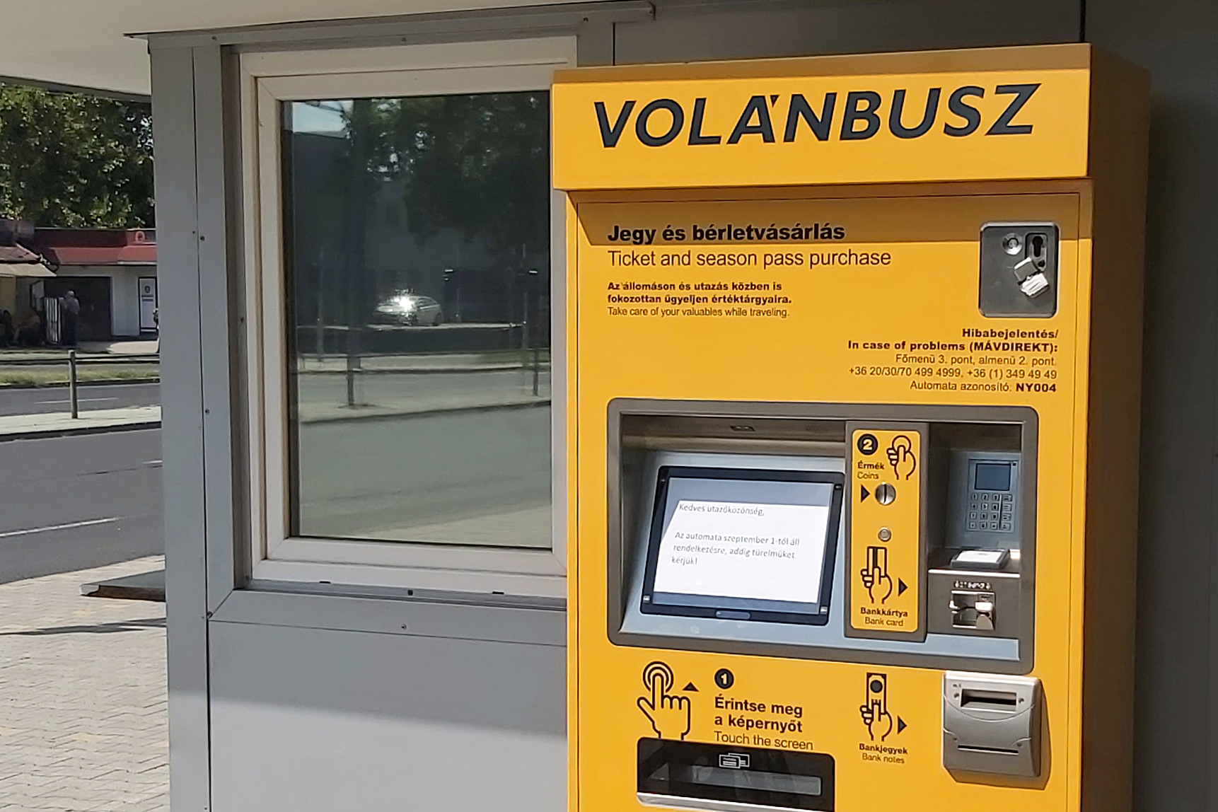 Új jegy- és bérletértékesítő automatákat állít üzembe Nyíregyházán a Volánbusz