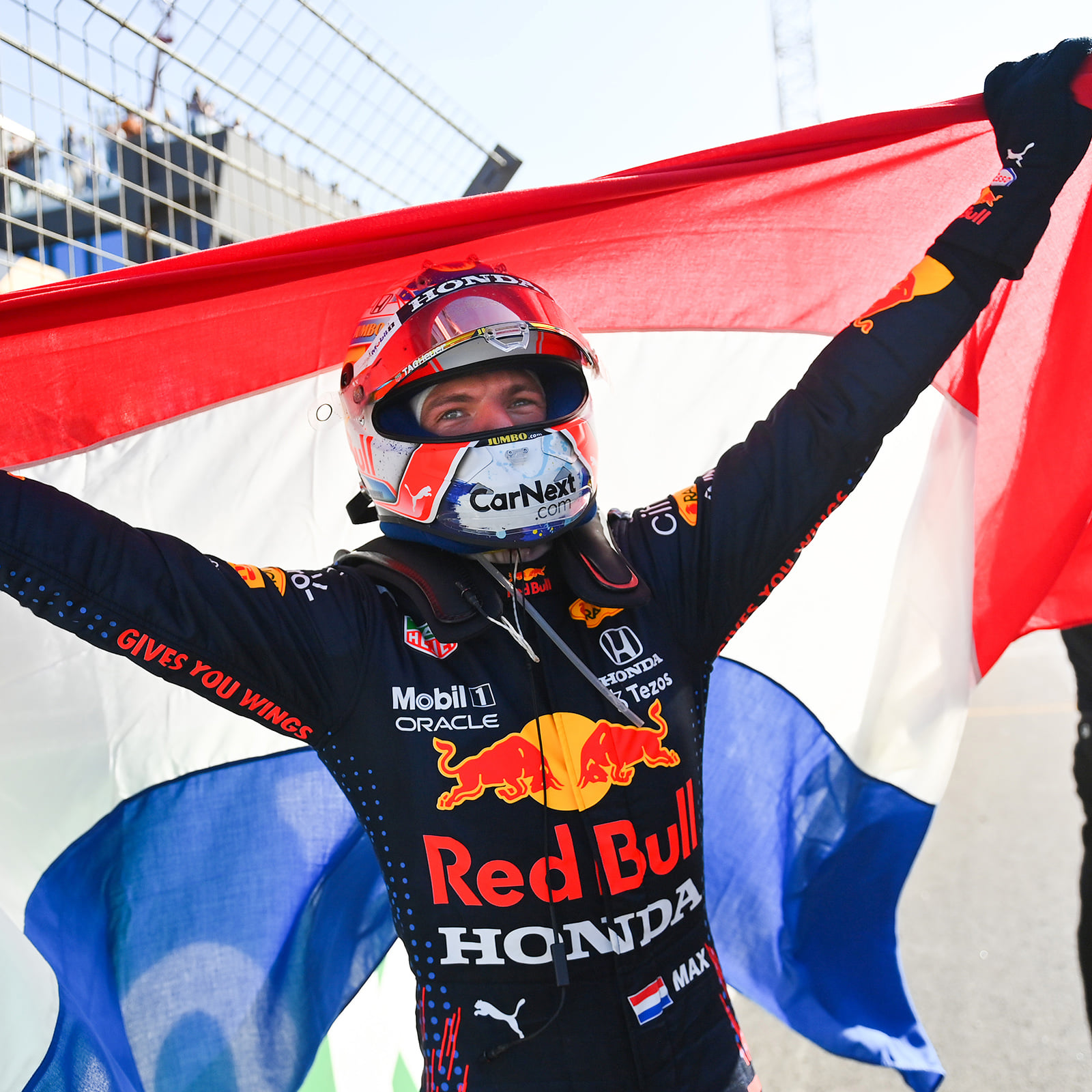 Verstappen győzött és vezet az összetettben