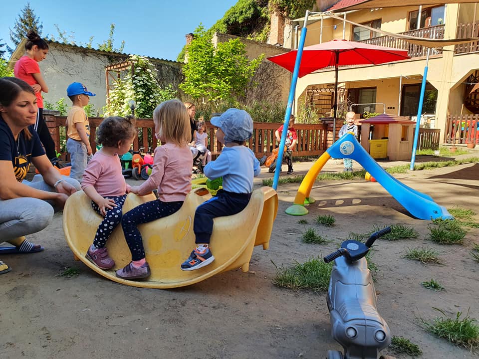 Továbbra is segíti a szülők munkába állását a bölcsődei támogatás