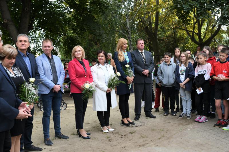 Játszótér után rekortán is épül a Móricz iskolában