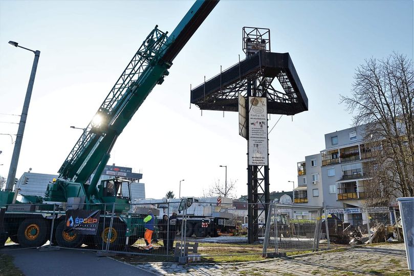 Eltűnik a fényújság a város szívéből