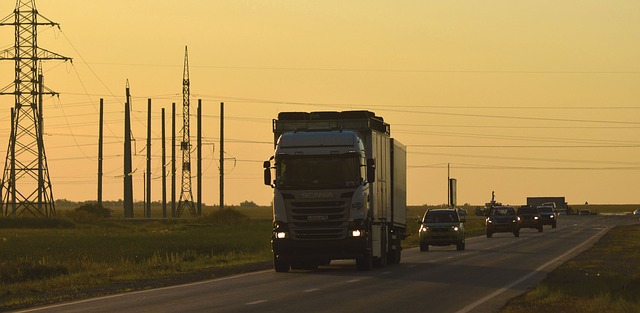 Teherautókat és buszokat ellenőriztek a rendőrök