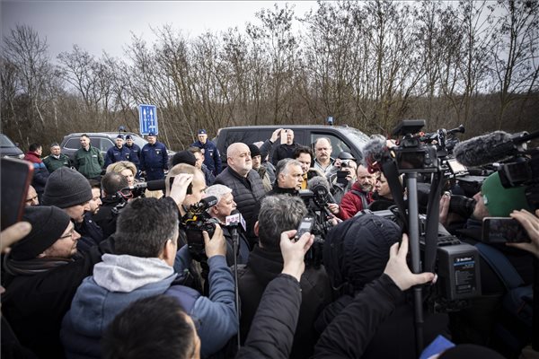 Orbán: az Ukrajnából érkezők baráti helyre jönnek