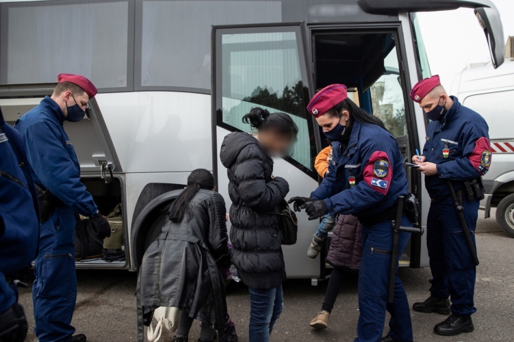 A katasztrófavédelem megyénkben is segíti a menekülőket