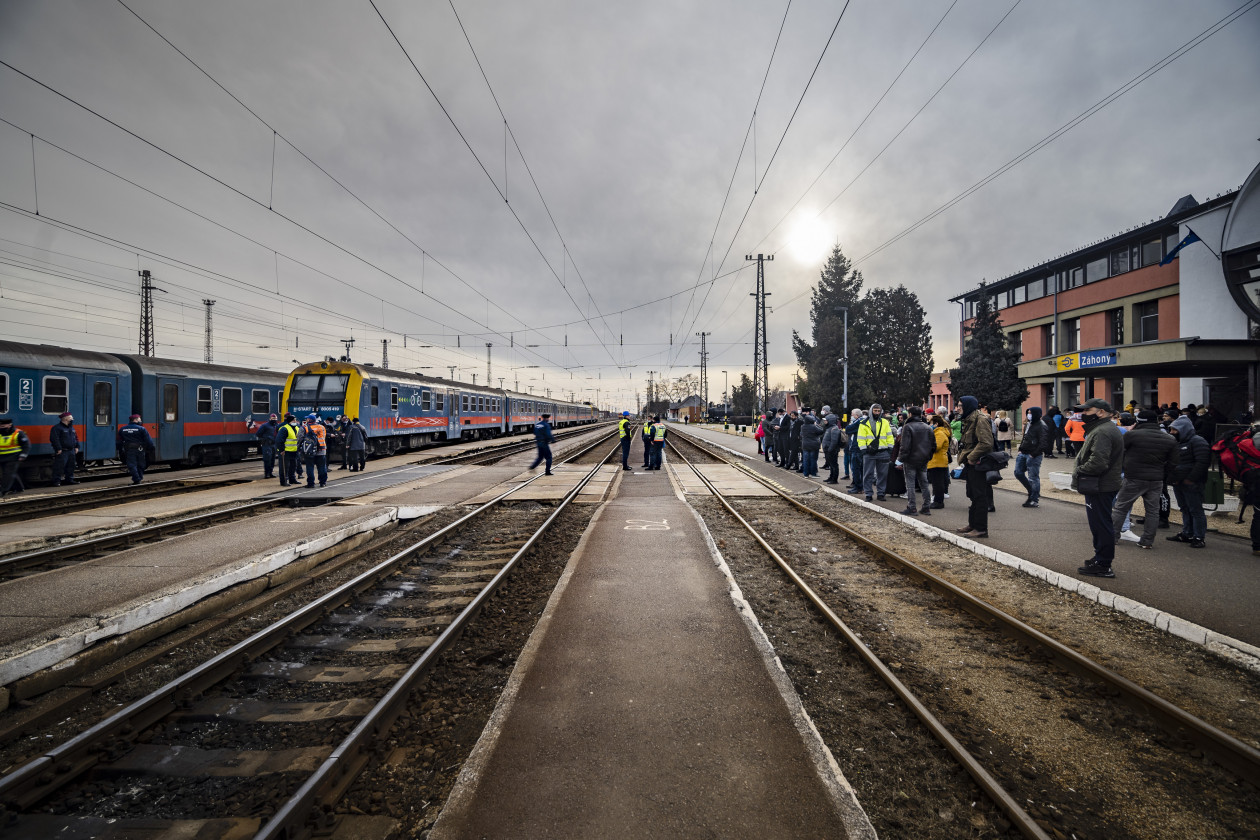 Díjmentesen utazhatnak a Záhonyból induló vonatokon az Ukrajnából érkezők