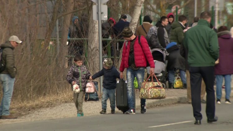 Az Országos Idegenrendészeti Főigazgatóság is segíti a menekülteket