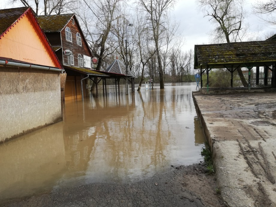 Árad a Tisza a felső szakaszán