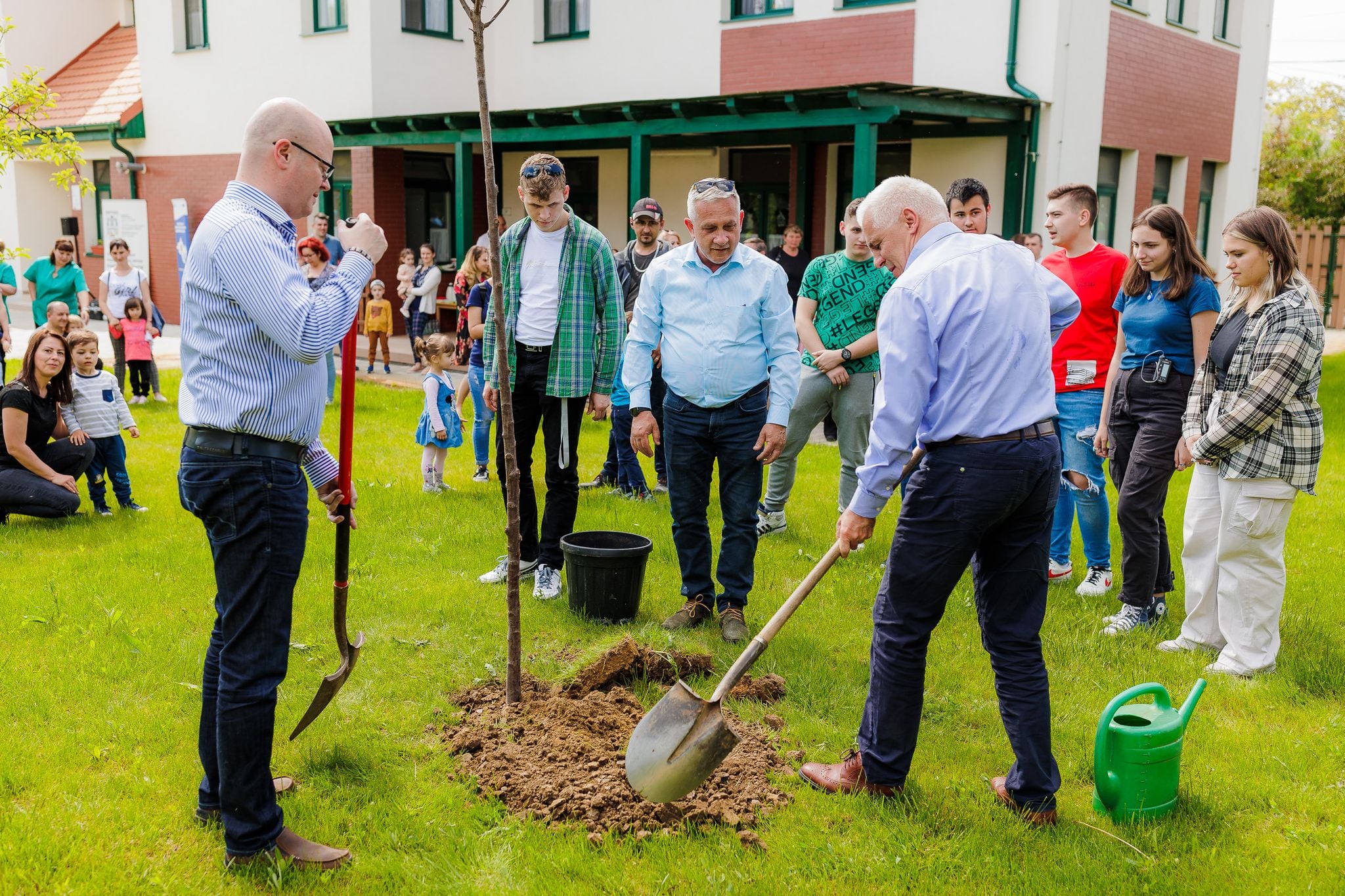 Folytatódik a faültetés határon innen és túl