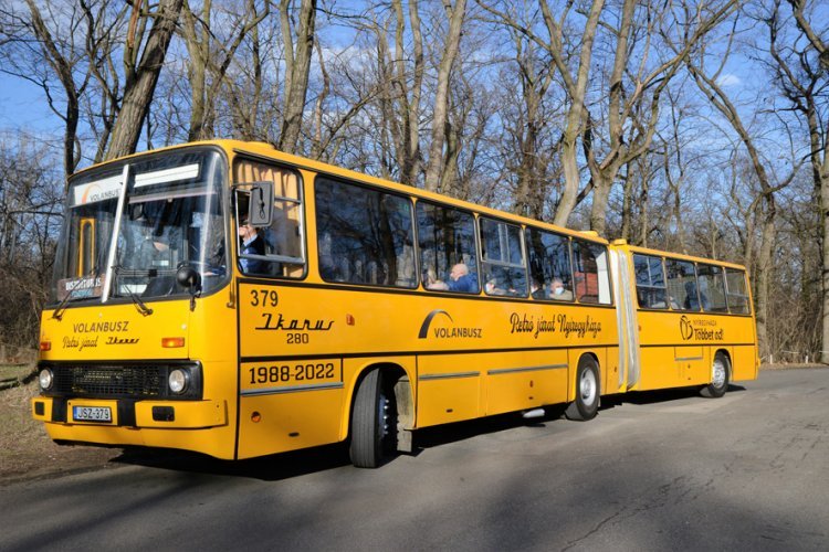 Retro busz is jár a pünkösdi hétvégén Nyíregyháza útjain