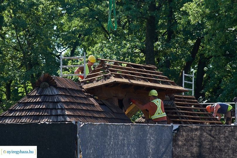 Nem tűnik el Sóstóról a székelykapu