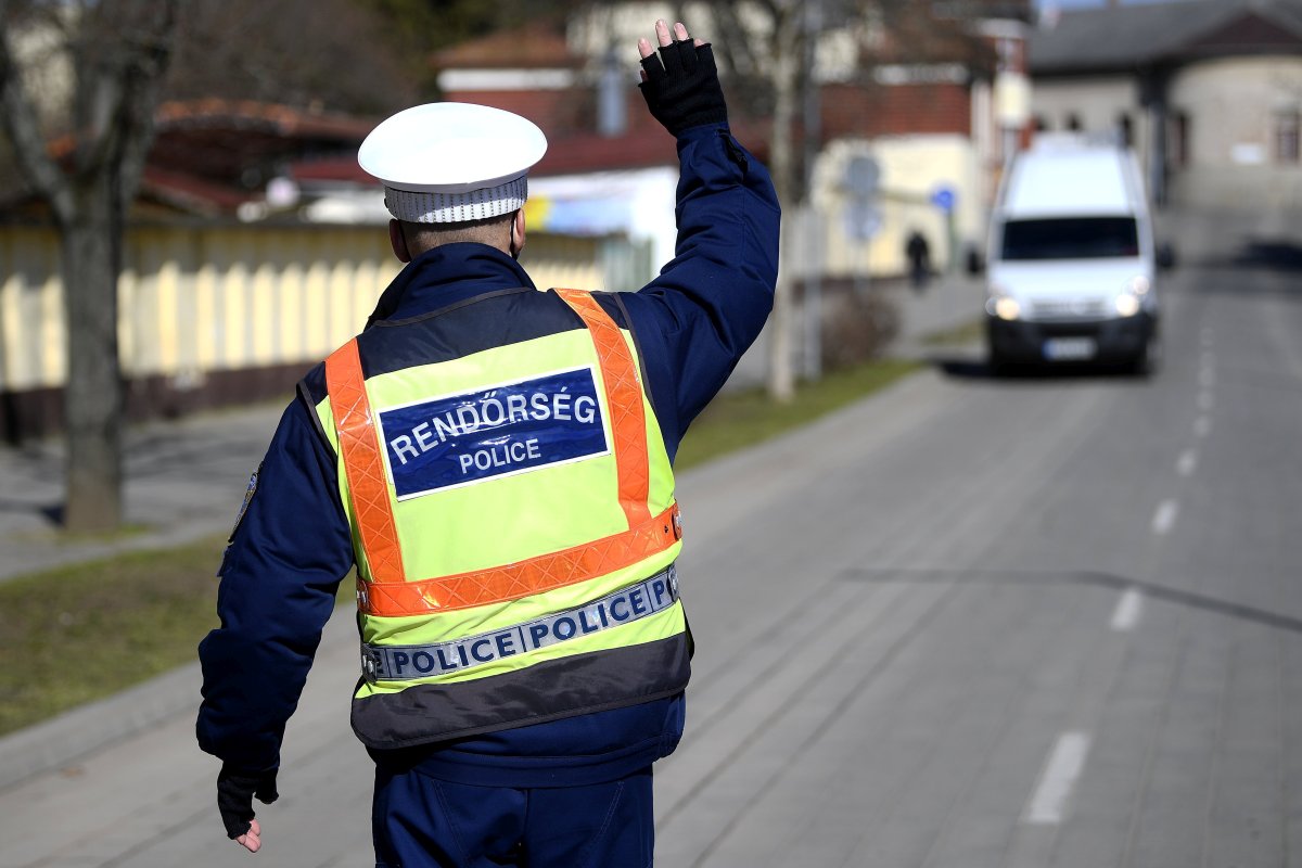 A rendőrök fokozott közúti ellenőrzéseket tartanak 