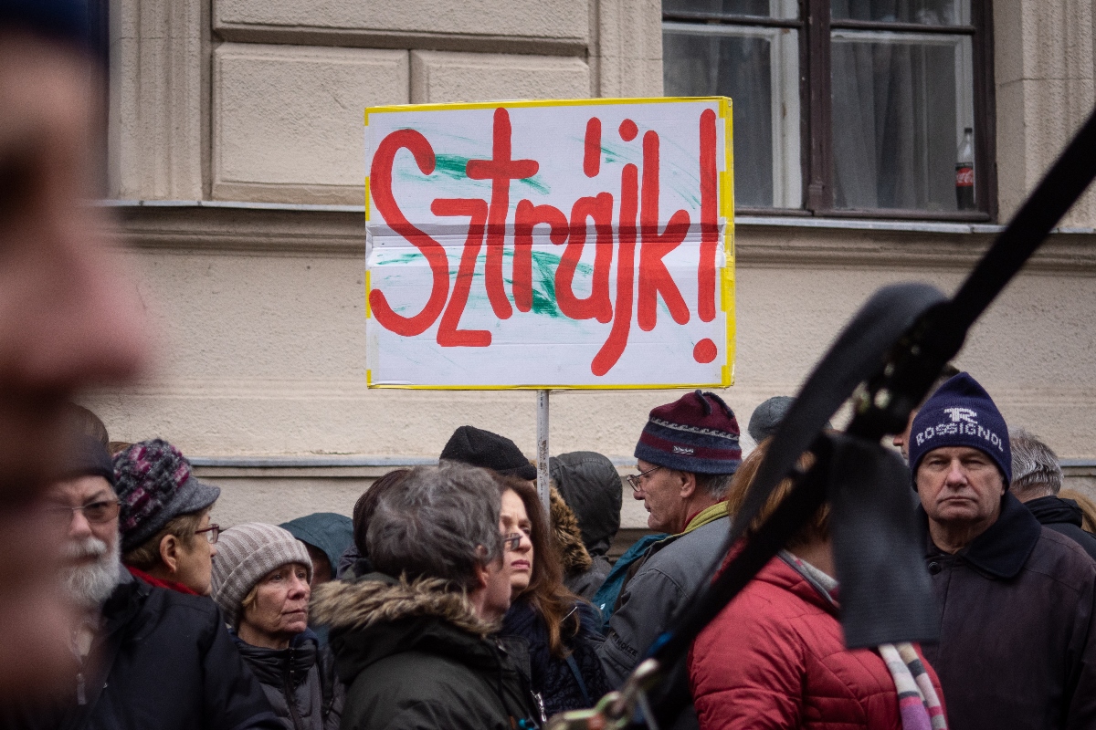 Folytatódik a pedagógus sztrájk