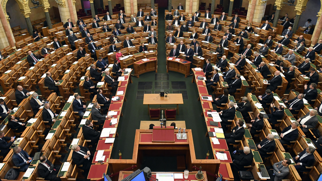 Négynapos ülést tart a héten a parlament