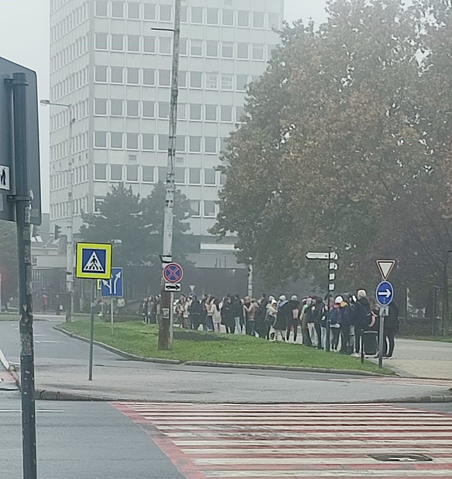 Országos élőlánccal állnak ki a pedagógusok mellett a diákok