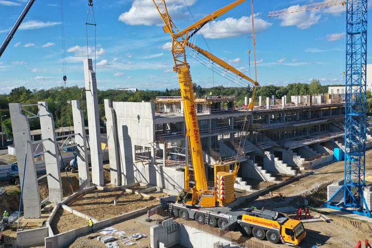 Jó ütemben halad a nyíregyházi stadion építése