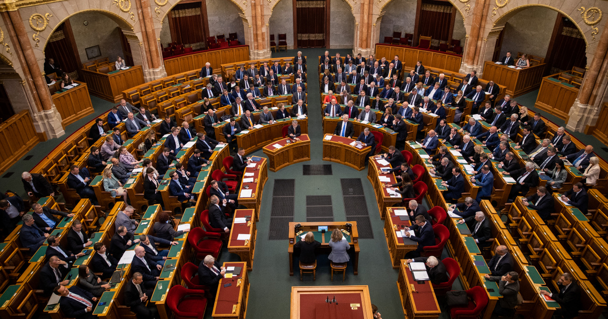 Képviselői eskütétellel kezdődhet az ülés