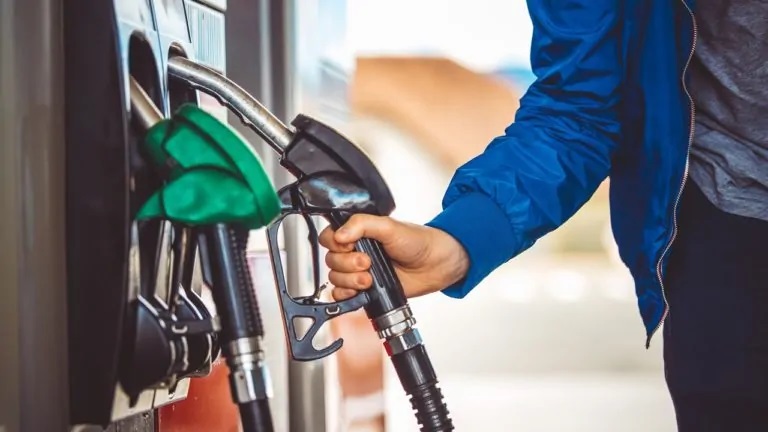 Szerdától tovább emelkednek az üzemanyag árak