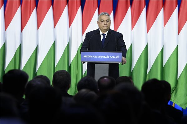 Orbán Viktor: a magyar gyermekvédelmi rendszert meg kell erősíteni