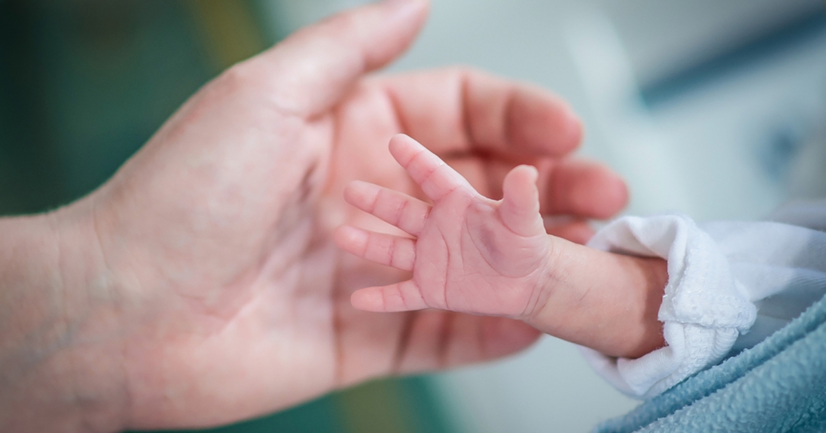 Koraszülött gyermekek fejlesztő terápiájának támogatására indul program