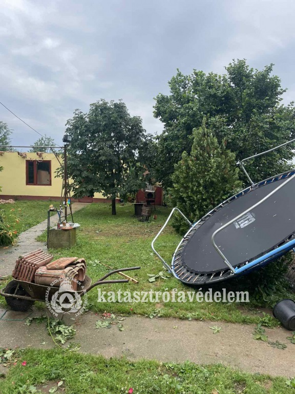 A mai nap is kevés lesz a viharkárok elhárításához