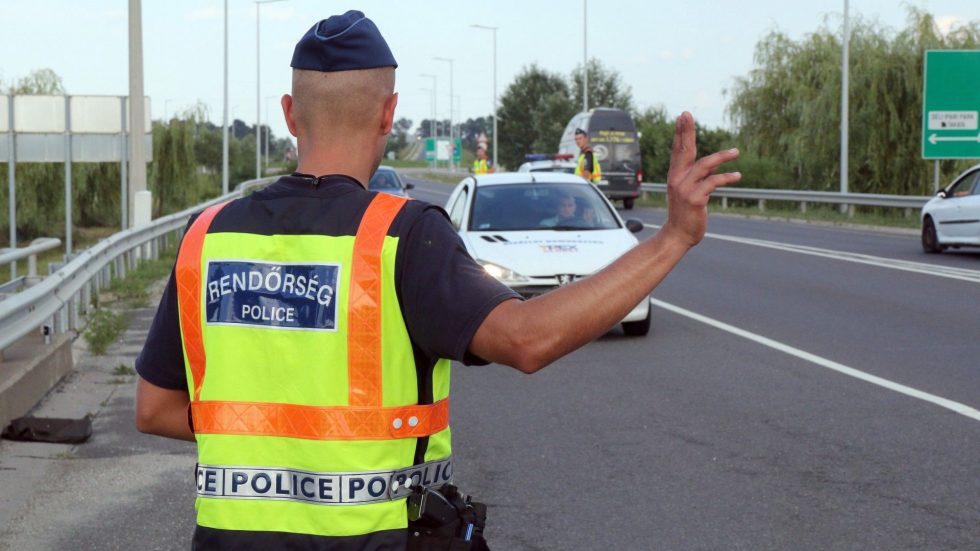 Közel 700 esetben intézkedtek a rendőrök 