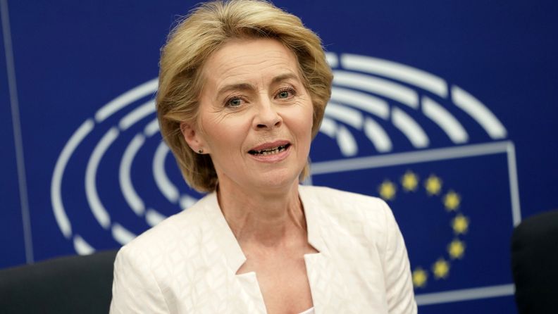 Ursula von der Leyen telefonon gratulált az új brit kormányfőnek