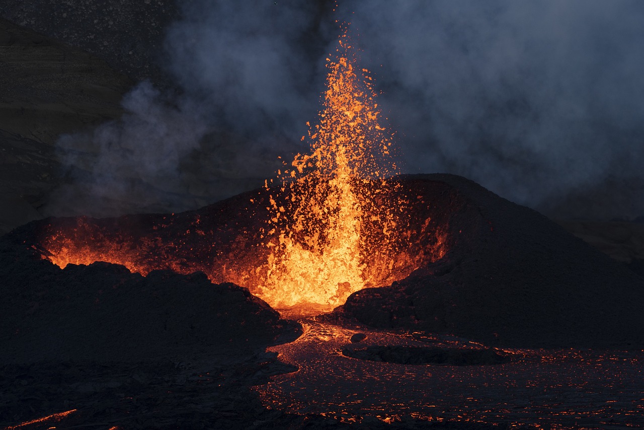 Kitört az Etna, lezárták Catania repterét