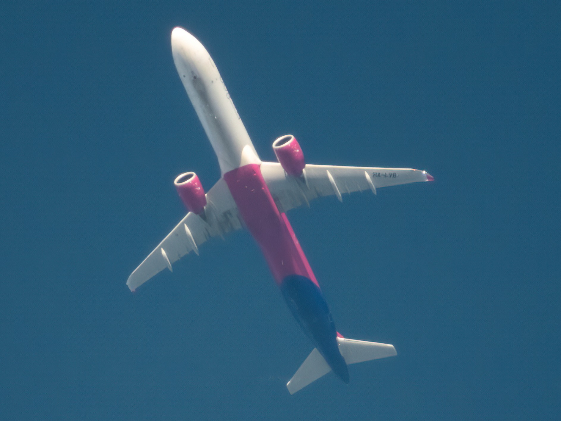 Kerül a Wizz Air a háborúk miatt, hosszabb menetidők jönnek