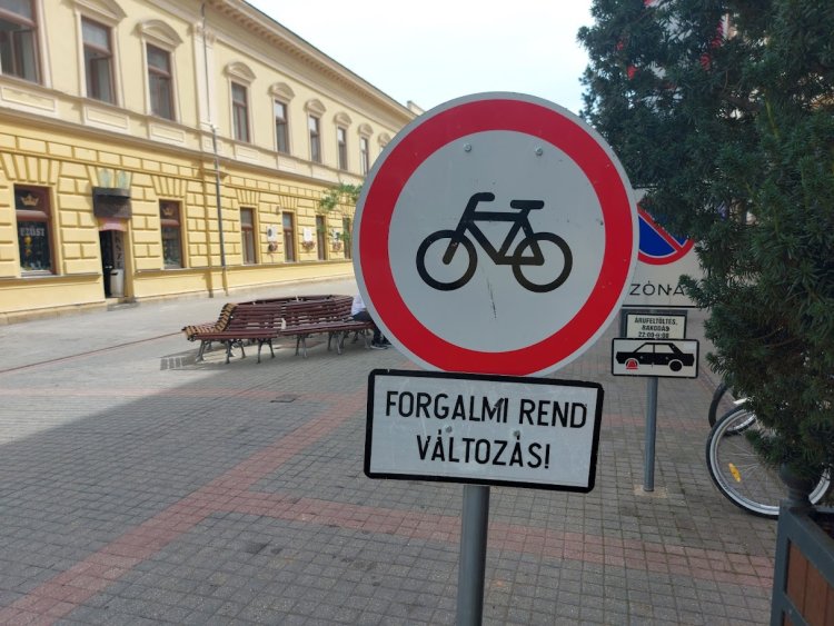 Kerékpárral, rollerrel nem lehet közlekedni a Vidor fesztivál alatt a belvárosban