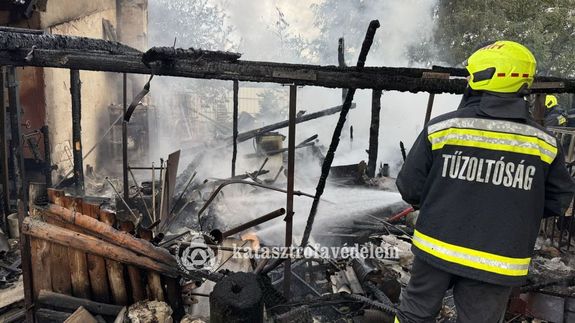 Volt dolga megyénk tűzoltóinka a hétvégén is