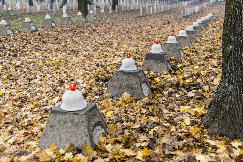 2800 mécsest gyújtanak a Hősök temetőjében