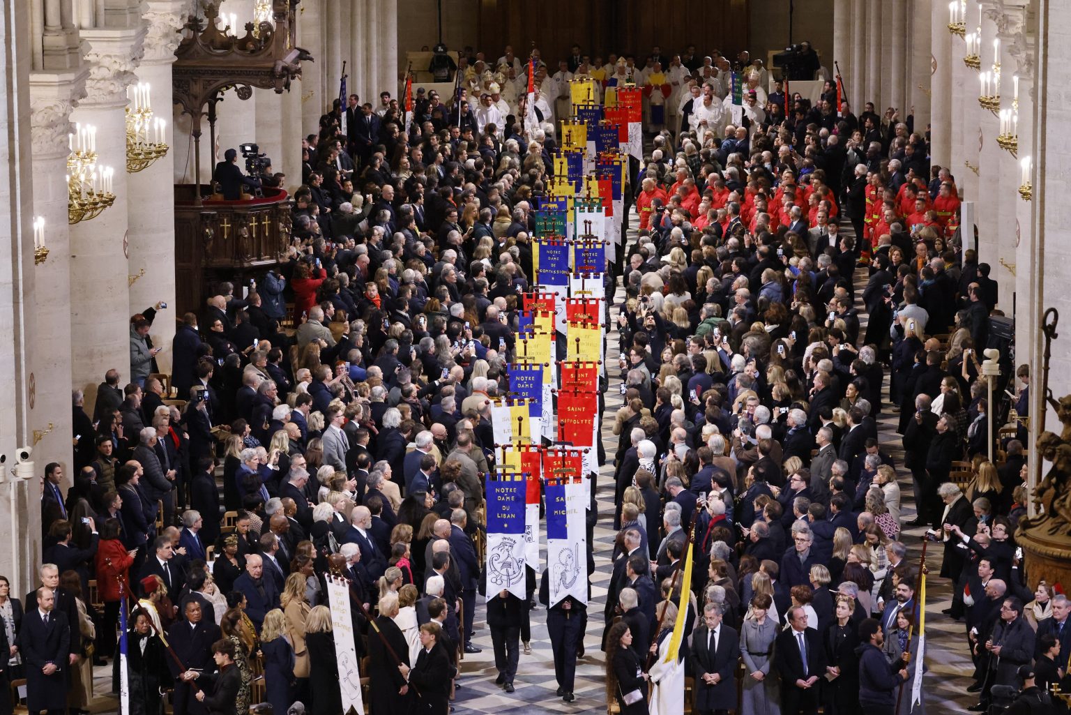 Újra megnyílt a párizsi Notre-Dame