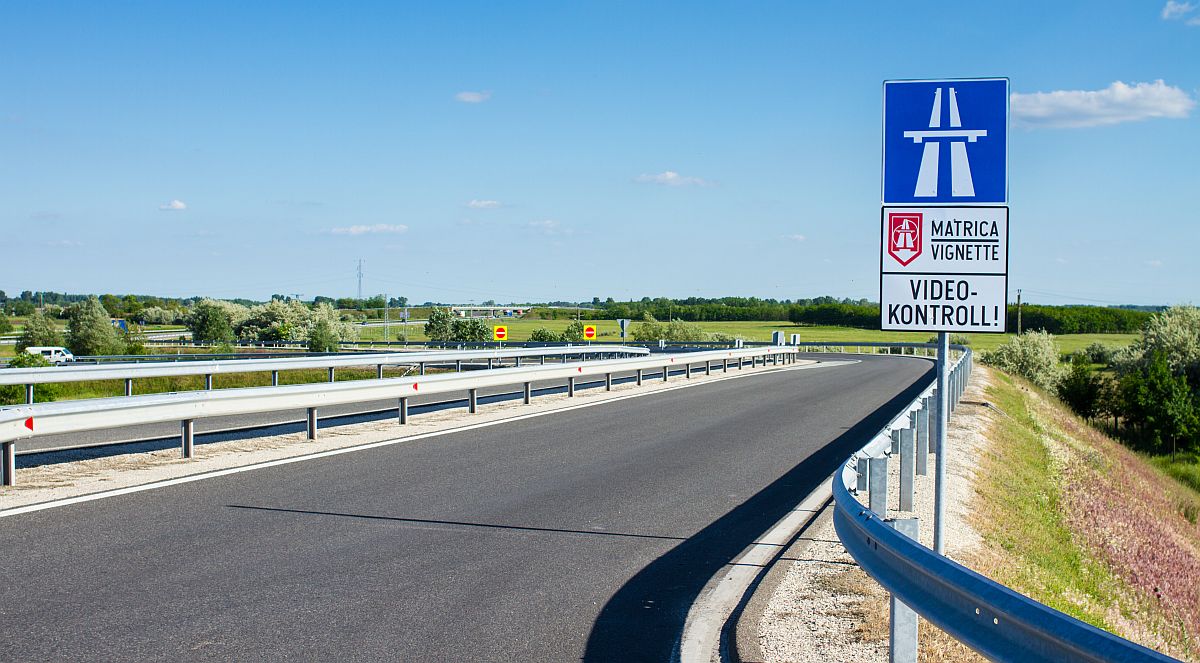 Le van zárva az M3-as polgári csomópontja