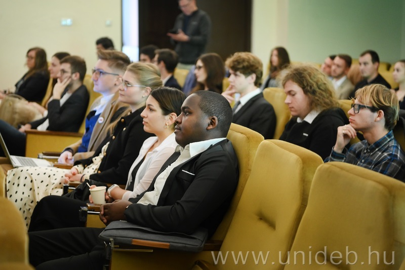 Tudományos konferencia a jövő tudósainak