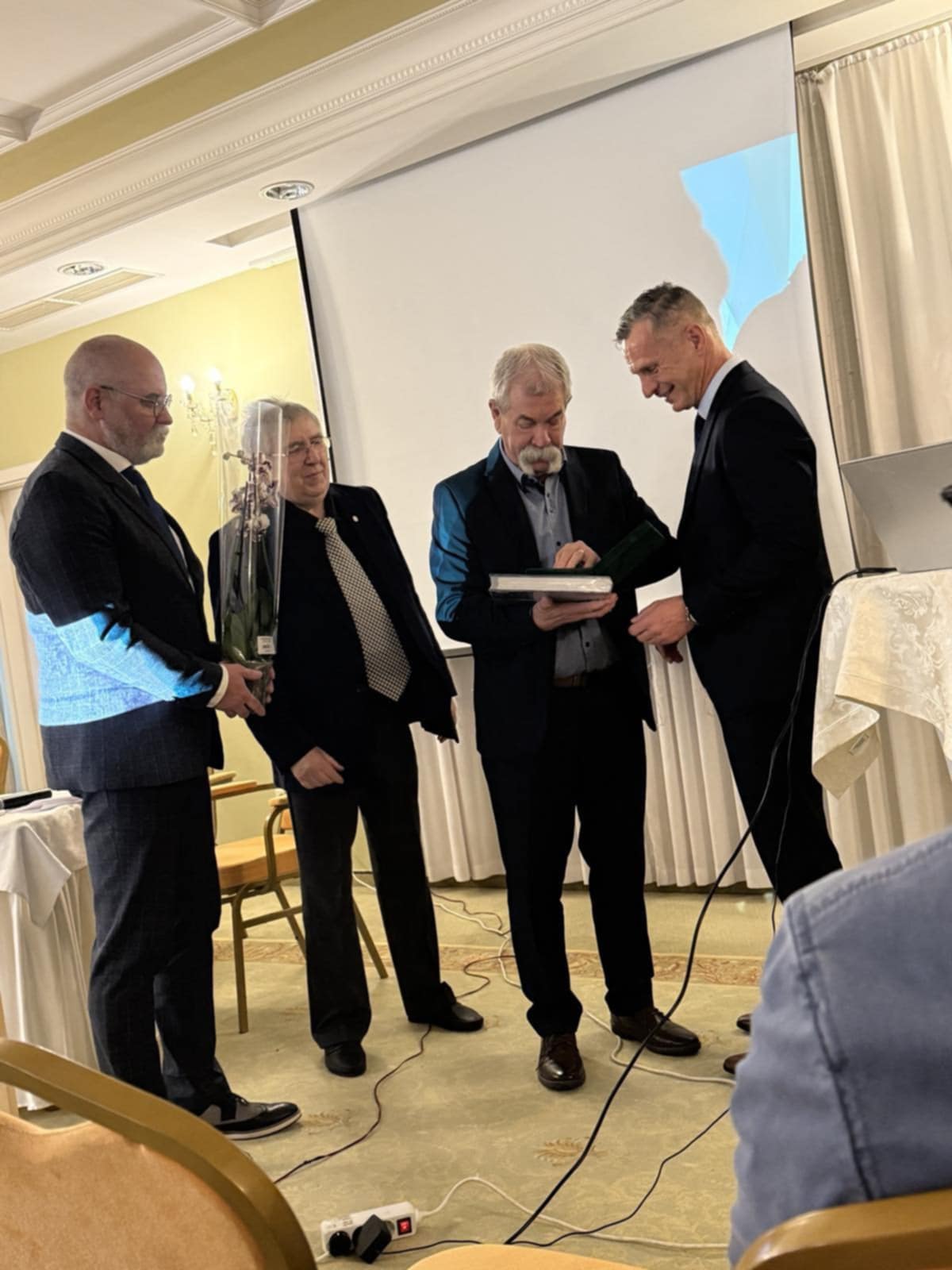Dr. Kardos Géza-emlékéremmel tüntették ki dr. Tóth Lajos Barnát