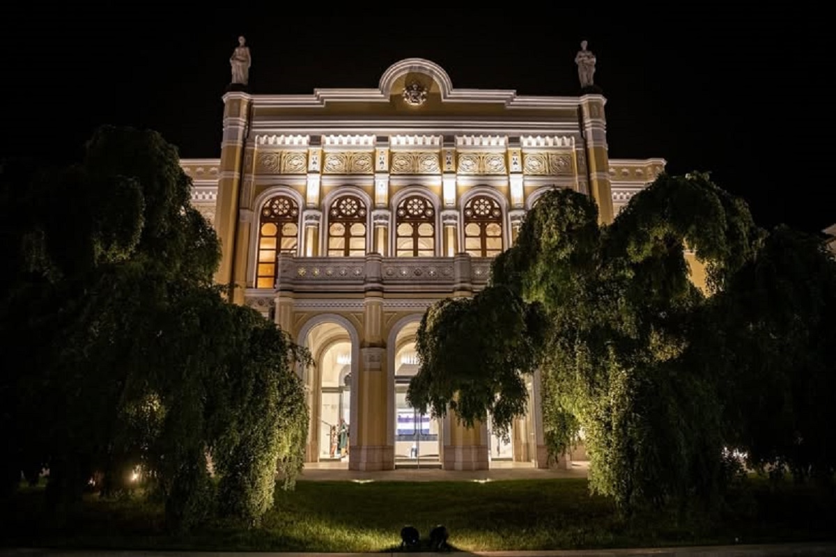 Újra beengedik a nézőket olyan helyekre is, ahol máskor csak a teátrum dolgozói járhatnak.