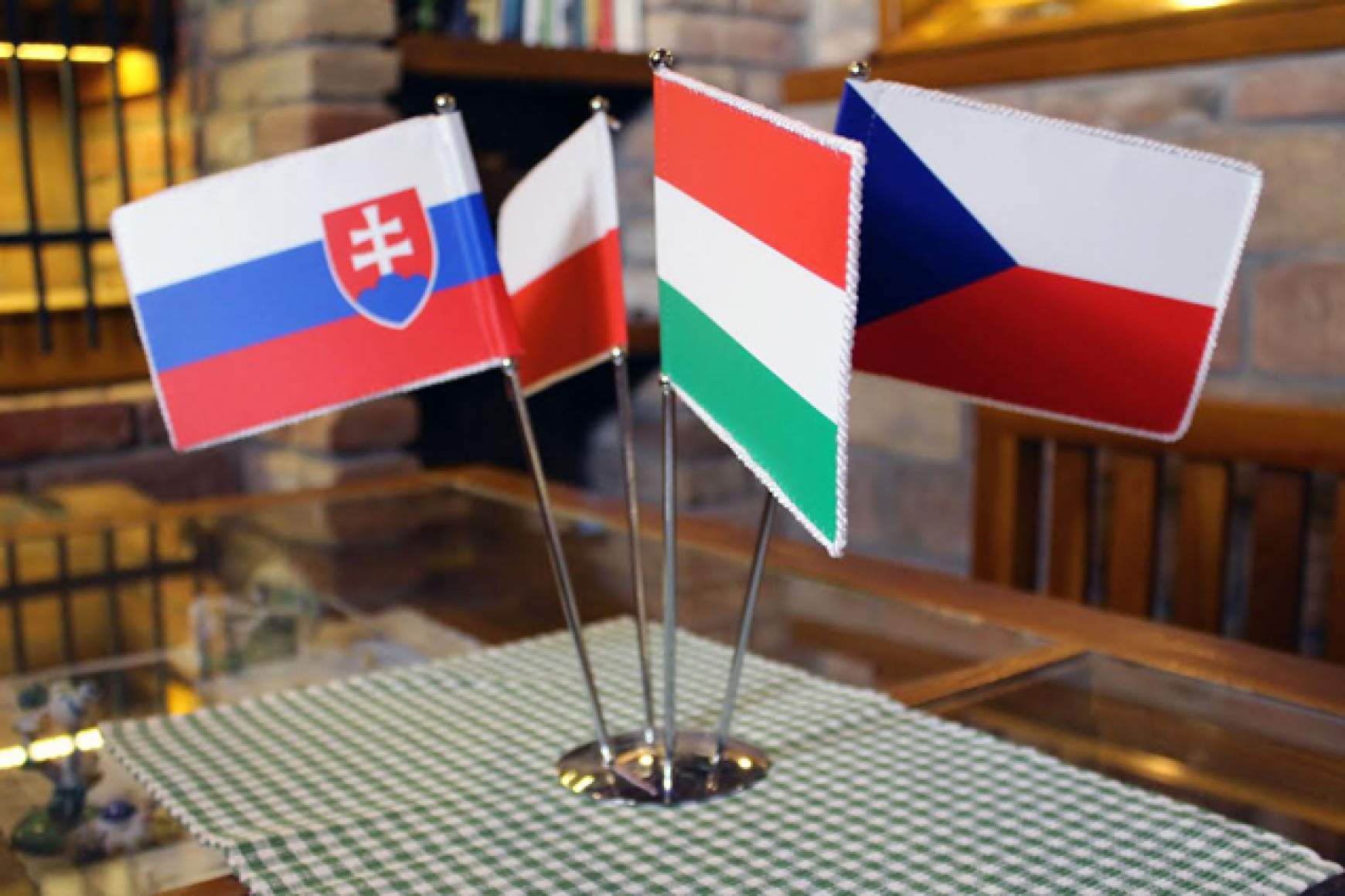 Eltérően látják a választási befolyásolás veszélyét a visegrádi országok