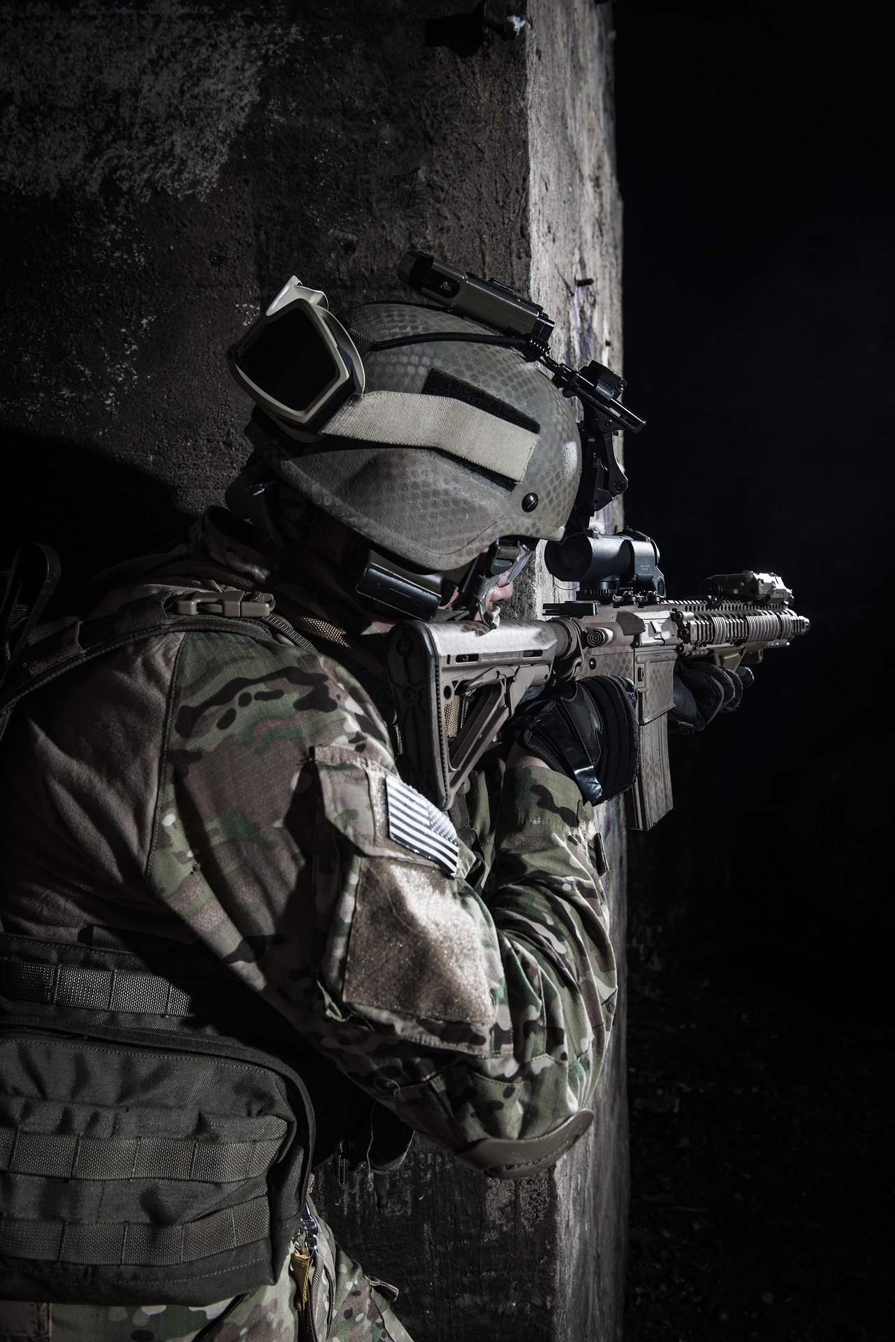 Fegyveres katonák őrzik a tokaji Kopasz-hegyet