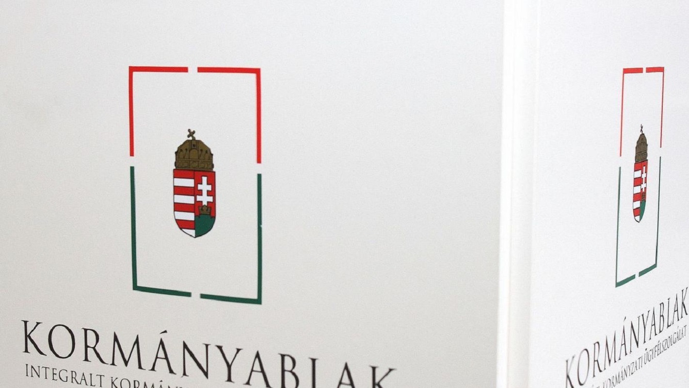 Szeptember elsejétől 15 százalékkal emelkedik a bére minden kormánytisztviselőnek