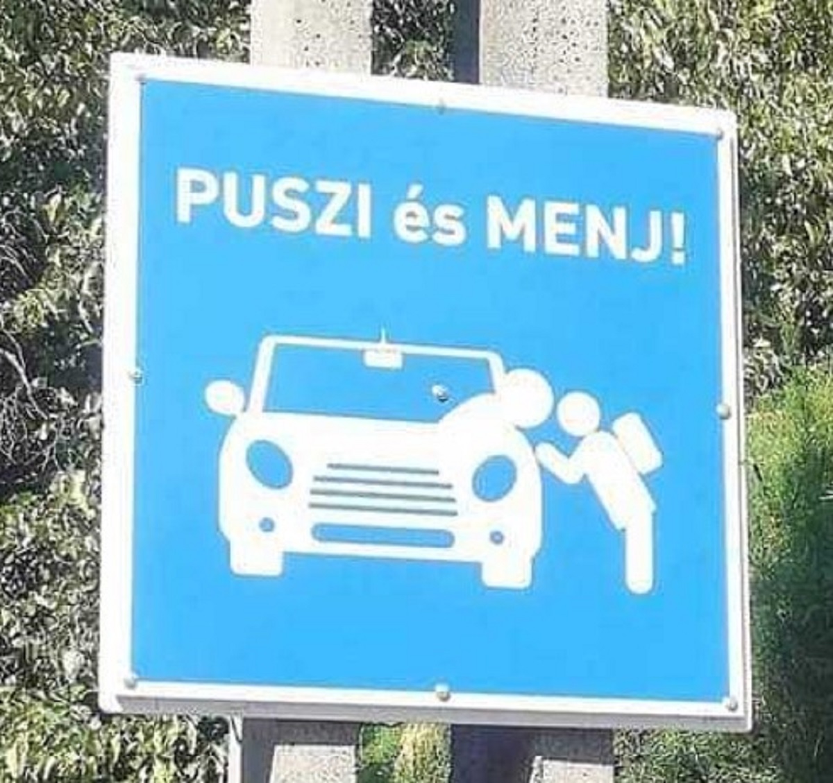 Jövő szeptembertől jöhet az új KRESZ és vele a "Puszi és haladj" tábla is