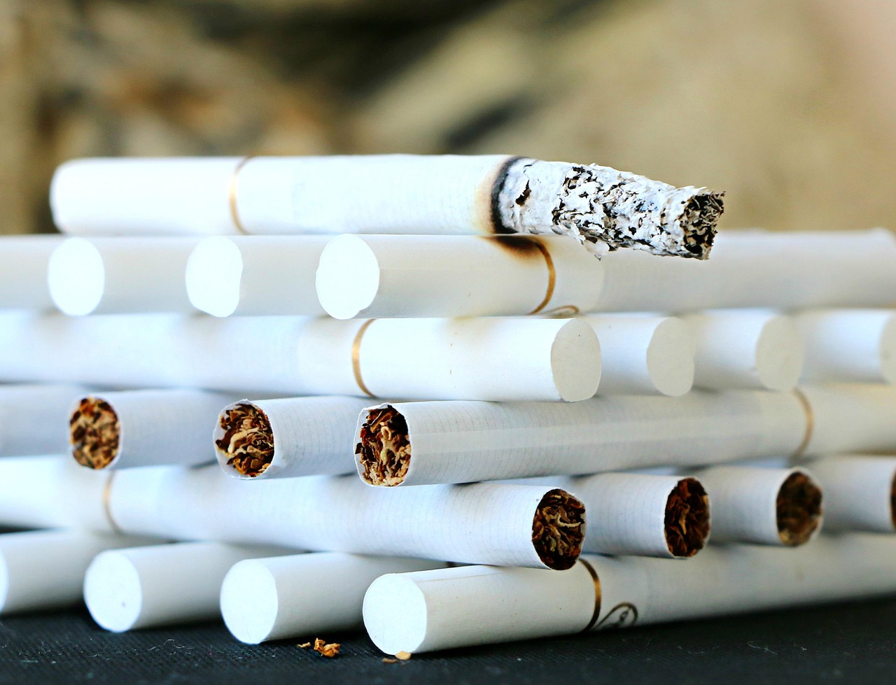 Januártól drágul a benzin, a cigaretta és az alkoholos italok is